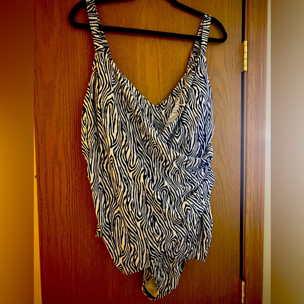 EVRI 3X one piece bathing suit